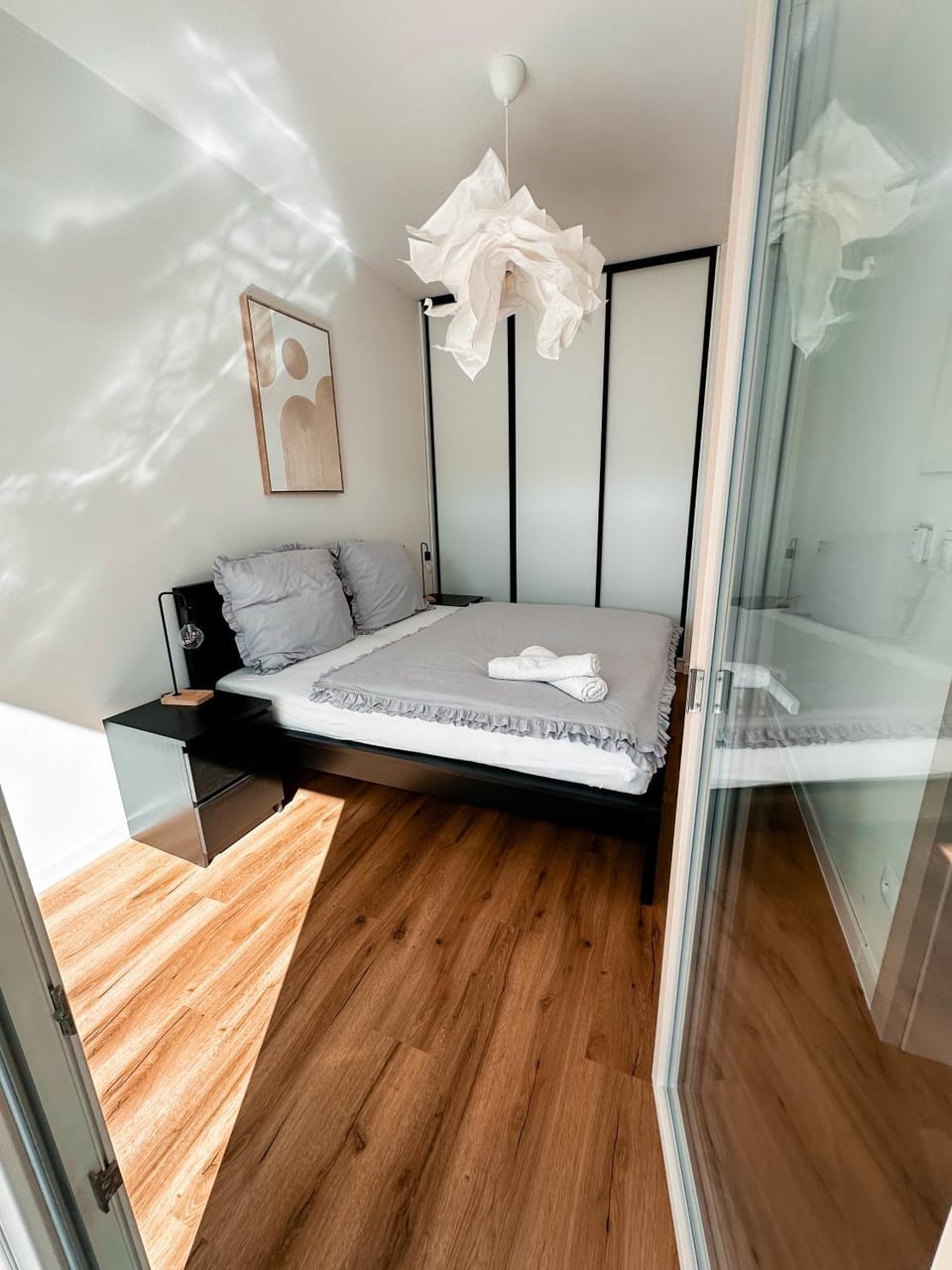 Bedroom, towels