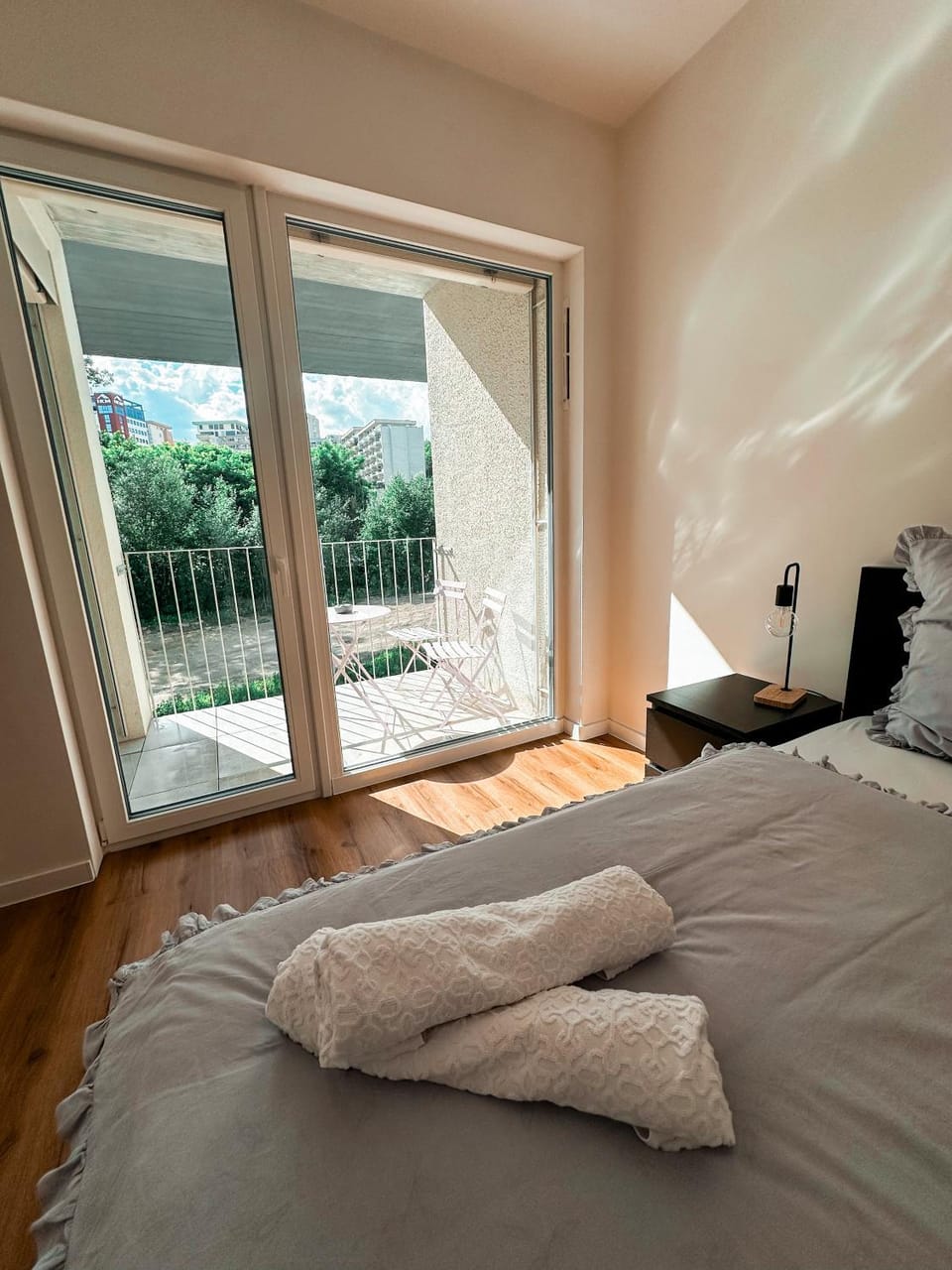 View (from property/room), Balcony/Terrace, Photo of the whole room, Bedroom, towels