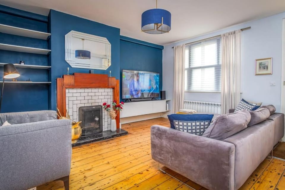 Communal lounge/ TV room