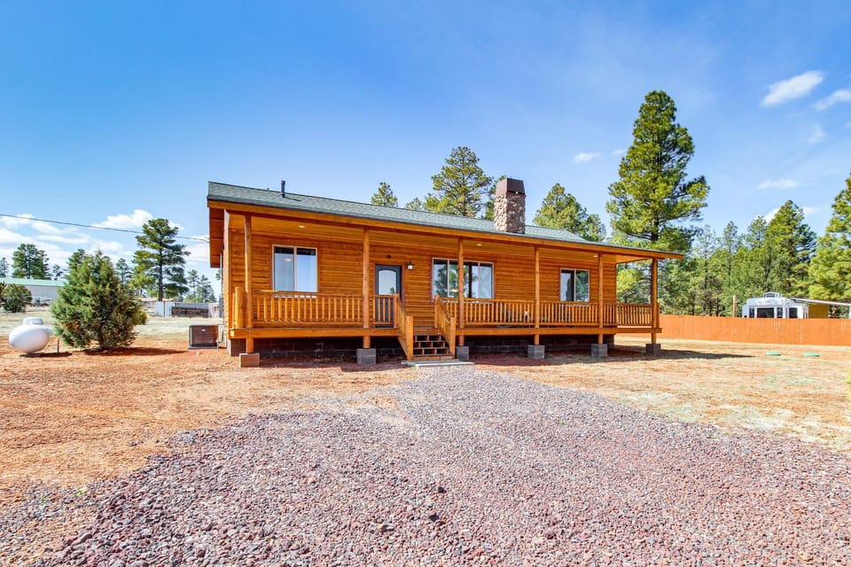 Hike + Snow Play! Overgaard Home w/ Fireplace House in Heber-Overgaard