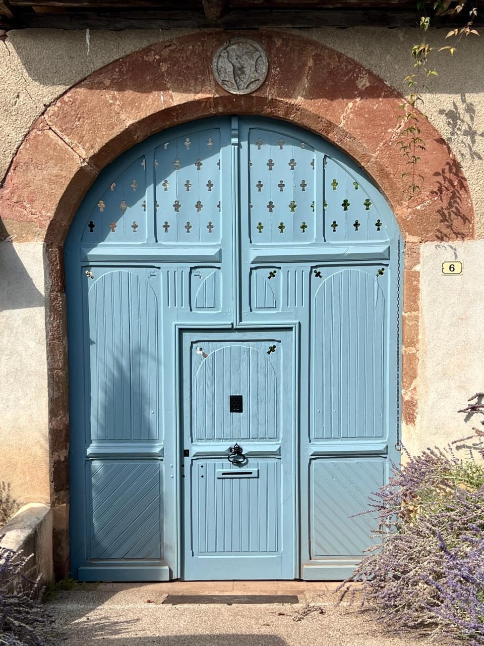 Property building, Facade/entrance, acessibility, Internal: Not applicable to any particular room