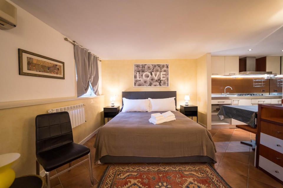 Bed, Photo of the whole room
