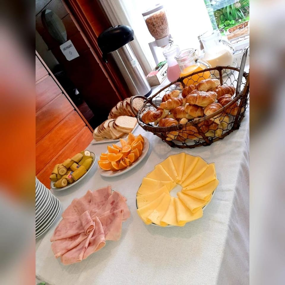 Food and drinks, Continental breakfast