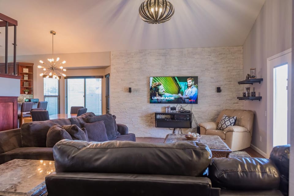 Communal lounge/ TV room, TV and multimedia, Living room, Seating area
