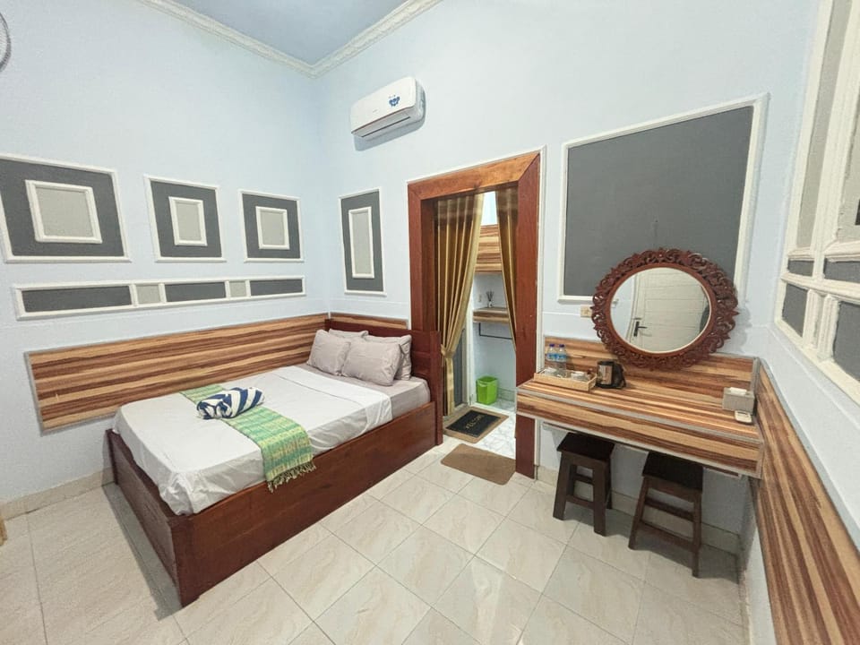 Bed, Photo of the whole room, Bedroom, towels, air conditioner