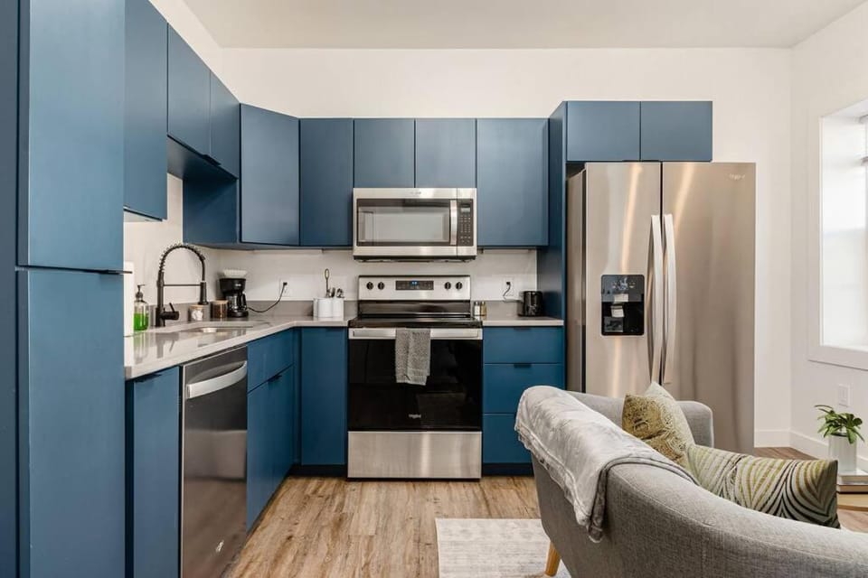 Kitchen or kitchenette, Dining area, dishwasher, oven, stove
