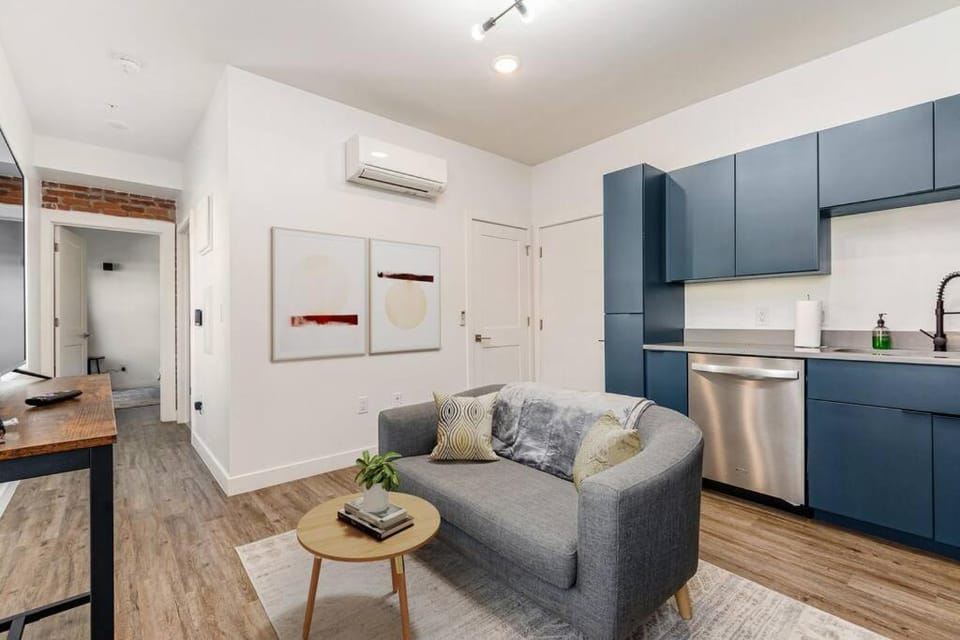 Kitchen or kitchenette, Living room, Seating area, Dining area, oven, air conditioner
