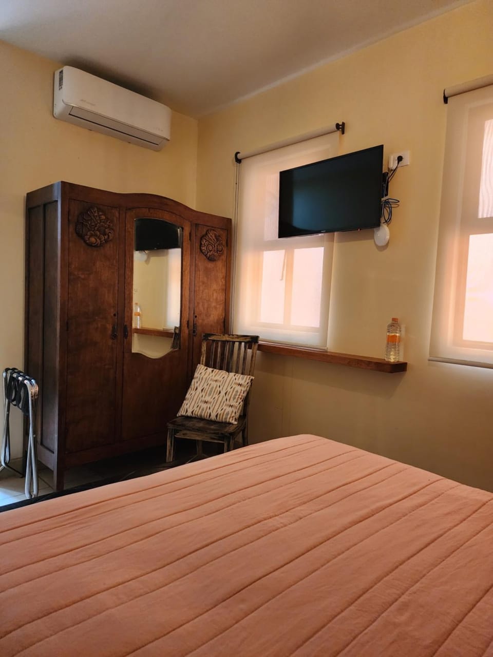 Bed, TV and multimedia, Photo of the whole room, Bedroom, air conditioner
