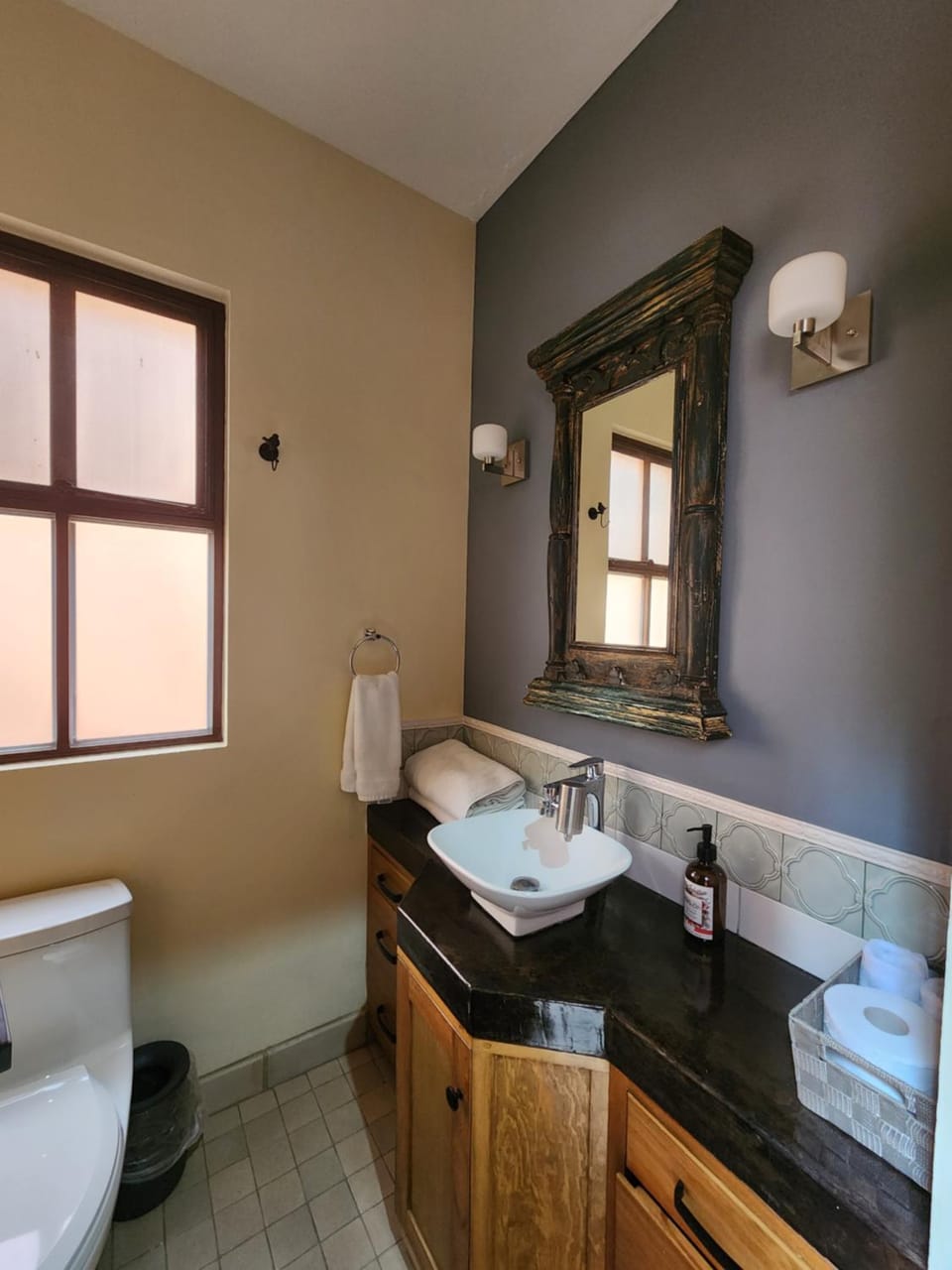 Toilet, Bathroom, towels