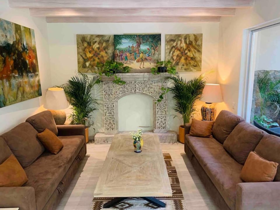 Living room, Seating area