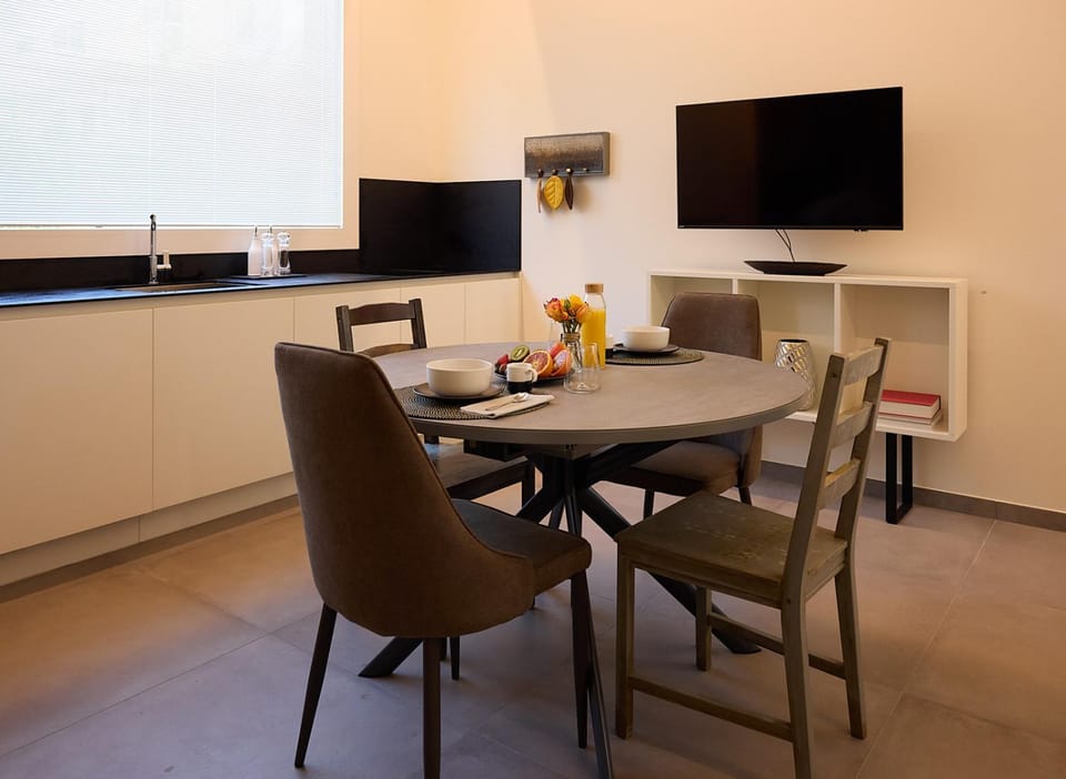 TV and multimedia, Living room, Dining area