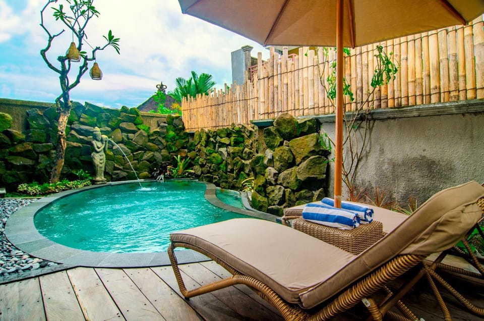 Swimming pool, Swimming pool