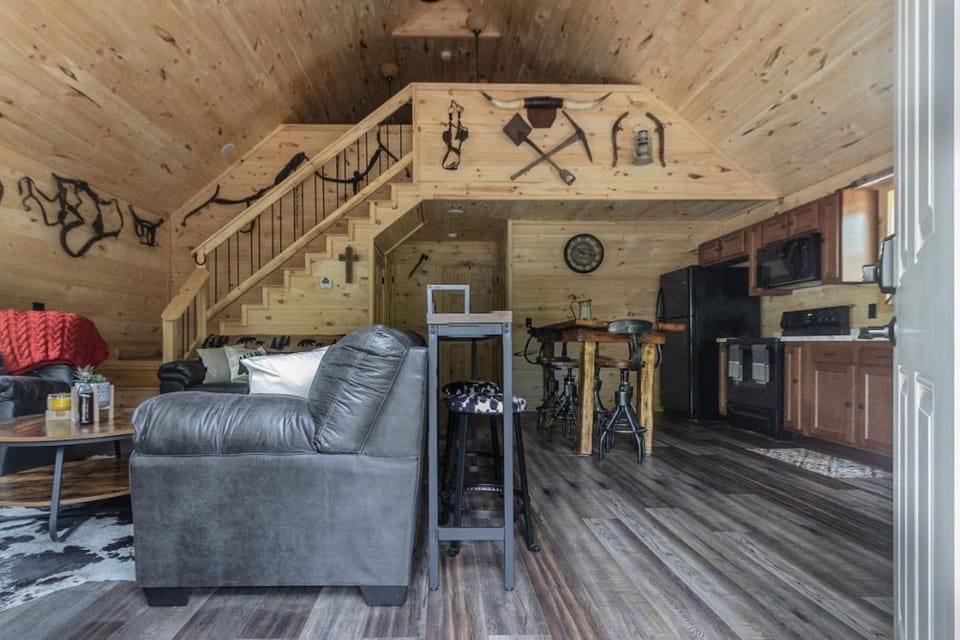 Kentucky Coal Cabin 2 min from Lake Cumberland Cabin in Lake Cumberland