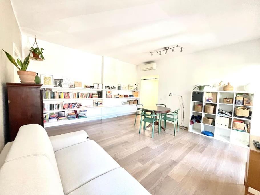 Bed, Living room, Seating area, Dining area