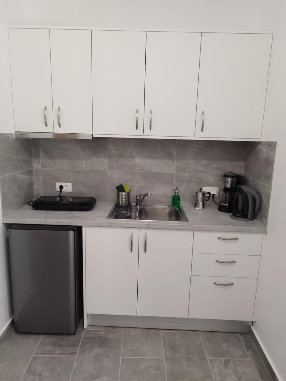 Coffee/tea facilities, stove