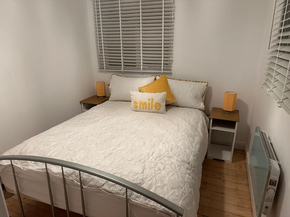 1a Woodlands Edge House in Trowbridge