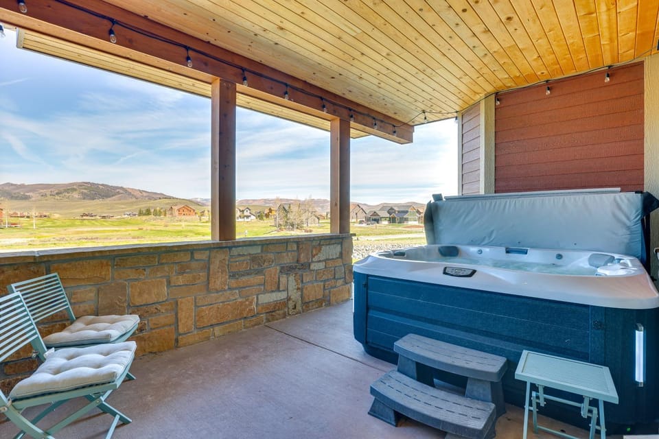 Hot Tub & Mtn Views: Townhome in Granby! House in Granby