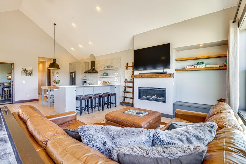 Hot Tub & Mtn Views: Townhome in Granby! House in Granby