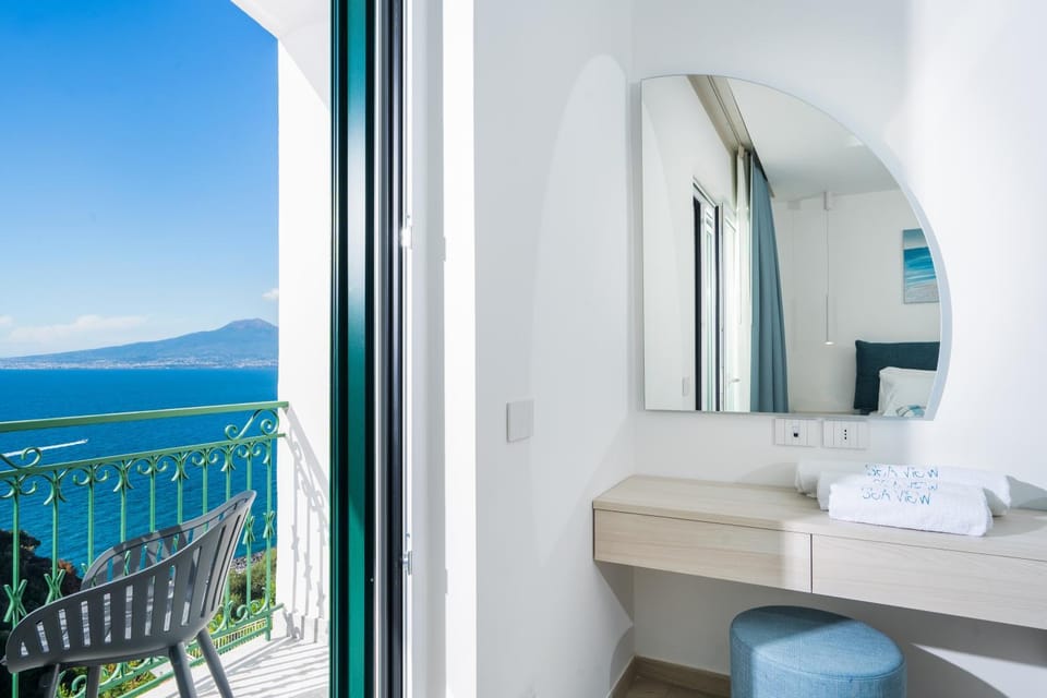 Natural landscape, Photo of the whole room, Bedroom, Sea view