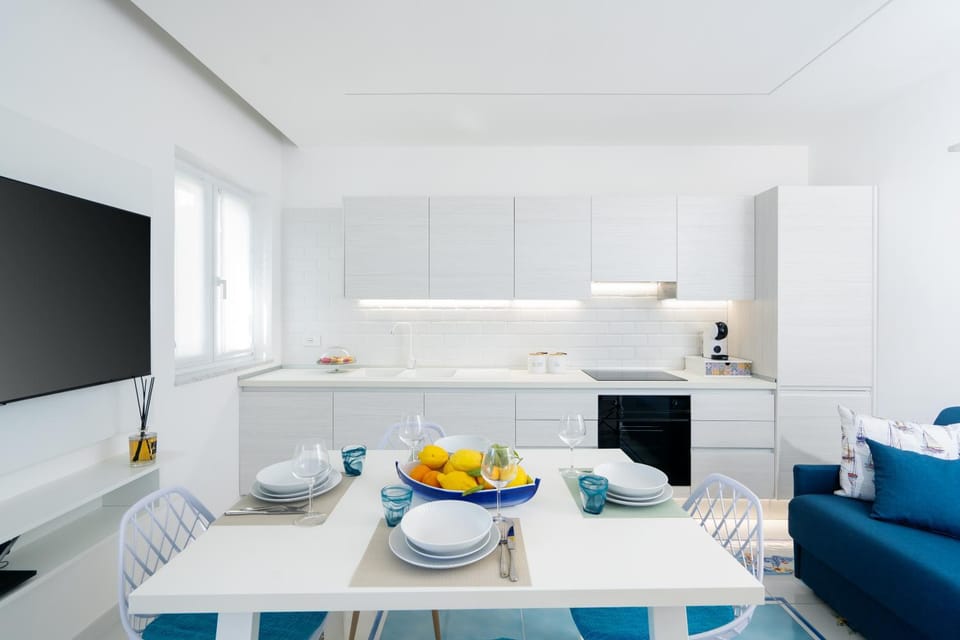 TV and multimedia, Living room, Dining area, stove