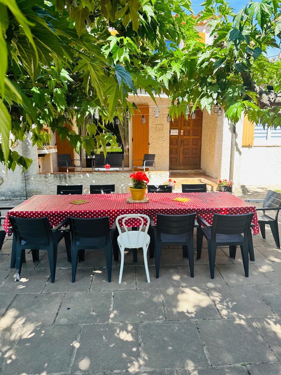 Property building, Patio, Day, Dining area