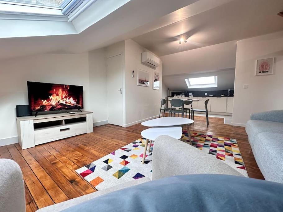 Cosy T2 vue Cathédrale, place du forum climatisé Apartment in Reims