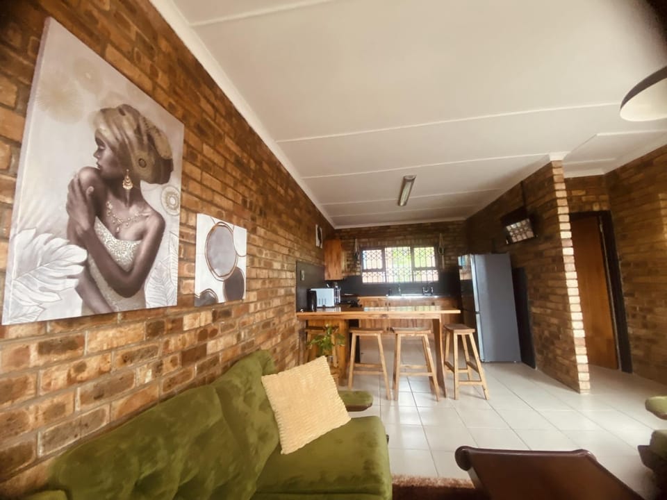 Kitchen or kitchenette, Lounge or bar