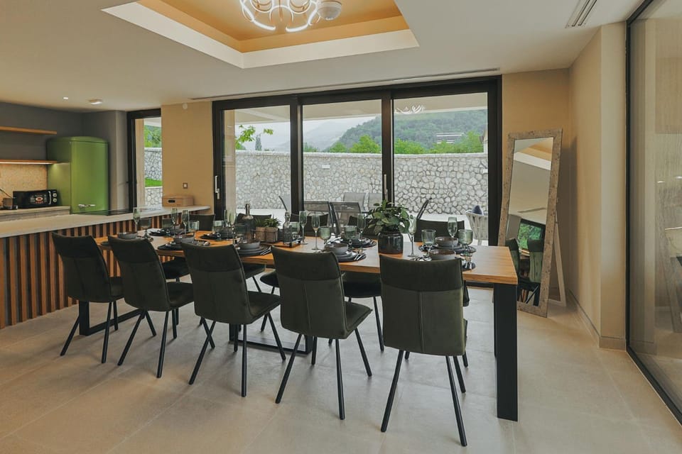 Restaurant/places to eat, Kitchen or kitchenette, Dining area