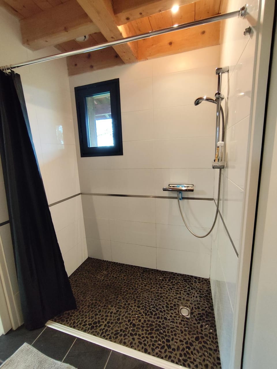 Chambre avec salle d'eau et toilette privées Vacation rental in Nouvelle-Aquitaine