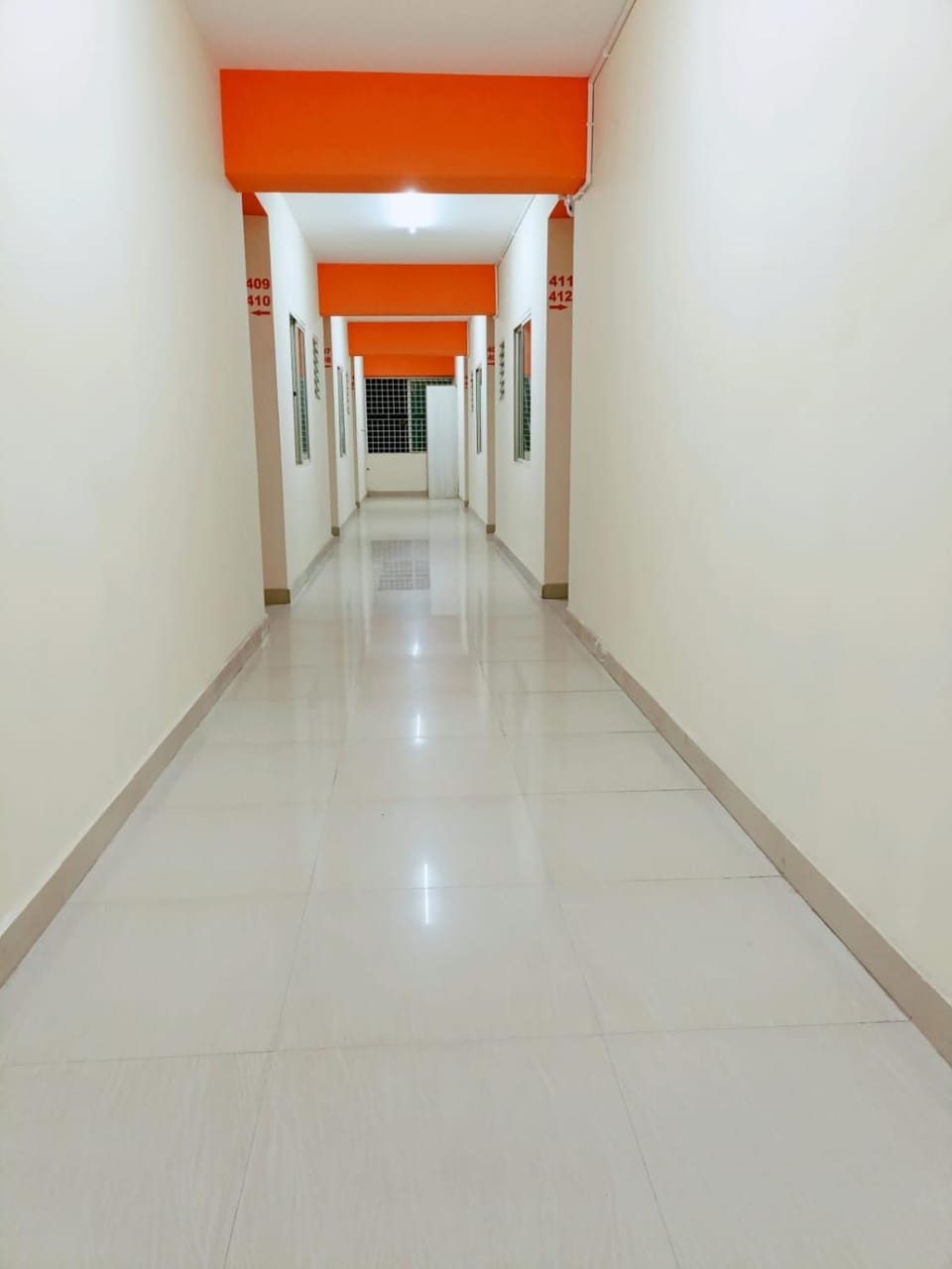 Deluxe Rooms near Tree Park Metro station Whitefield Hotel in Bengaluru