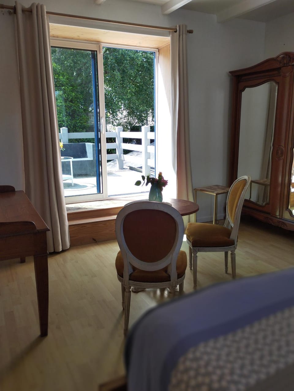 Bed, Balcony/Terrace, Photo of the whole room, Bedroom