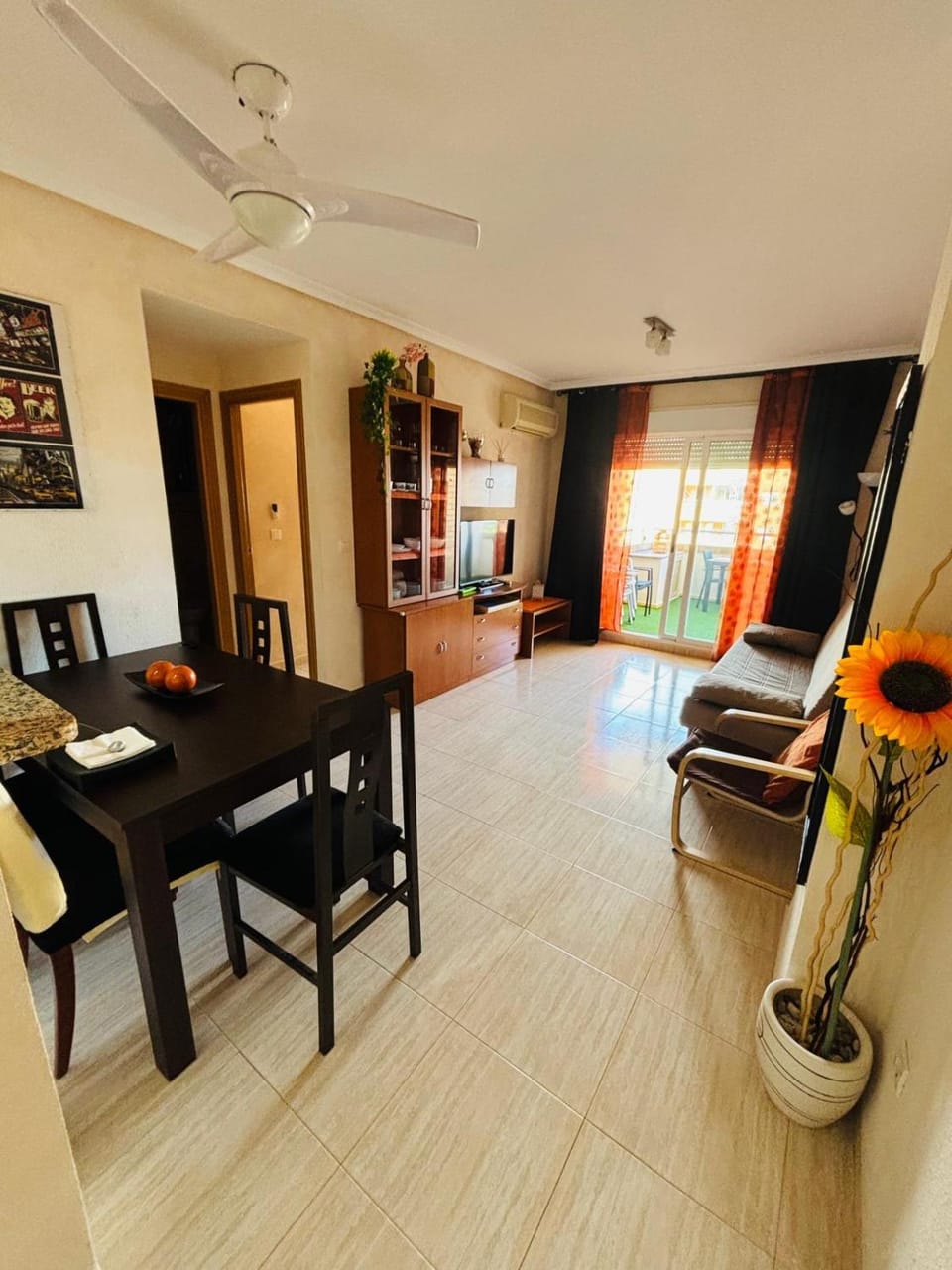 TV and multimedia, Living room, Lounge or bar, Dining area