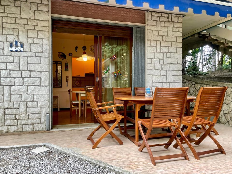 Property building, Patio, Day, Dining area