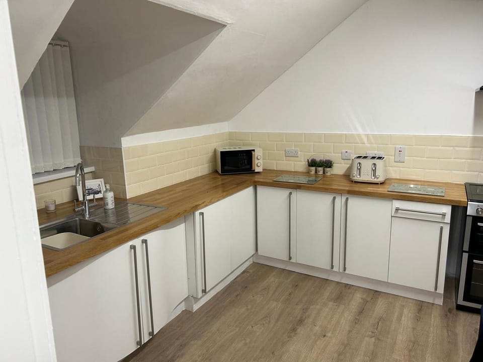 Kitchen or kitchenette, dishwasher, microwave, toaster