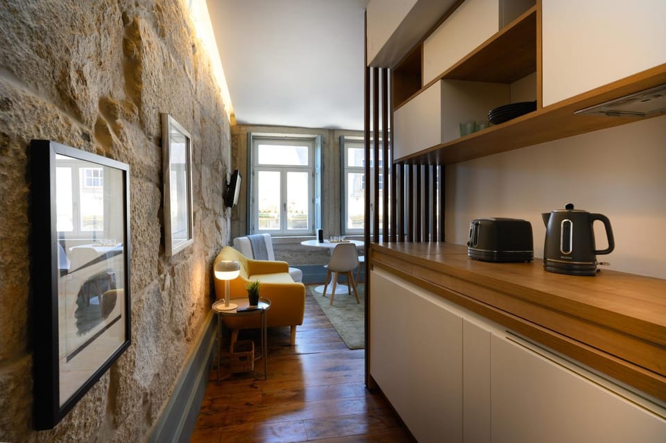 Coffee/tea facilities, Kitchen or kitchenette, Living room, Dining area