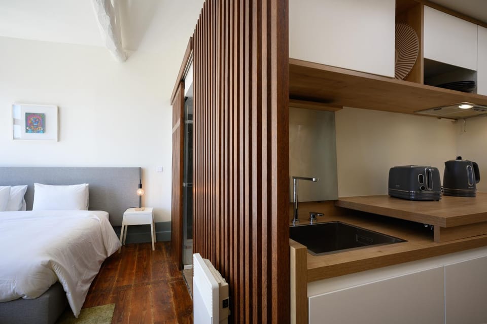 Bed, Kitchen or kitchenette, Bedroom