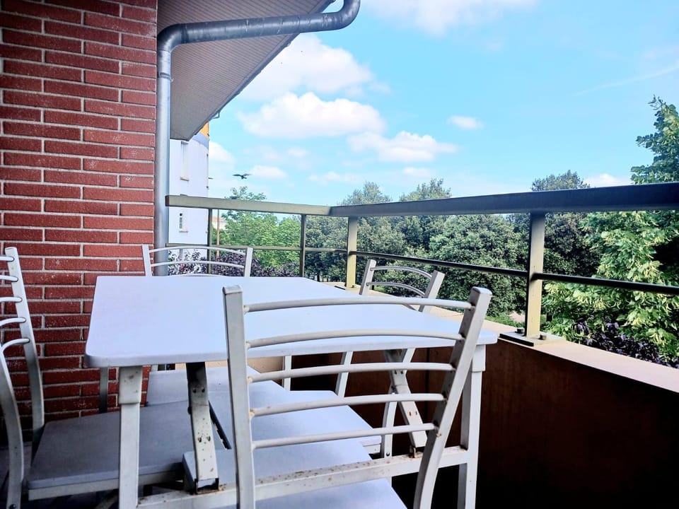 View (from property/room), Balcony/Terrace, Dining area