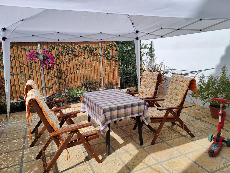 Patio, Dining area