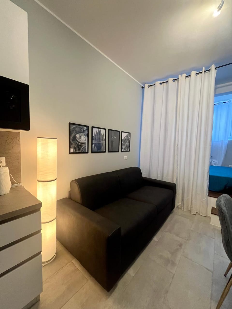 Bed, Living room, Seating area