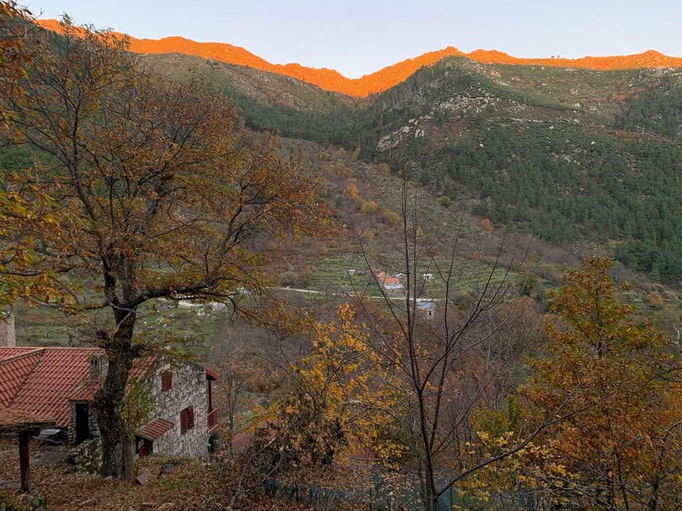 Chalé na Montanha Casa de Baixo Chalet in Portugal