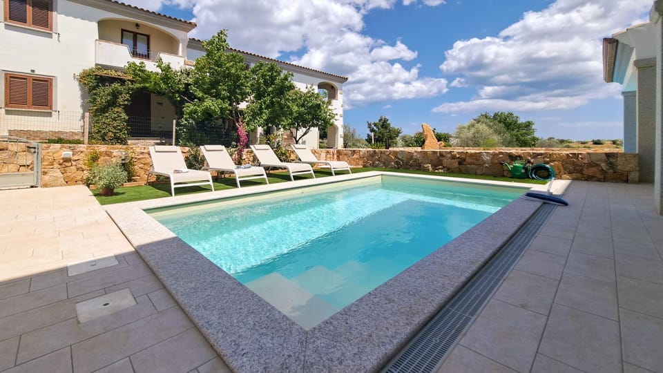 Patio, Day, Garden view, Pool view, Swimming pool, sunbed