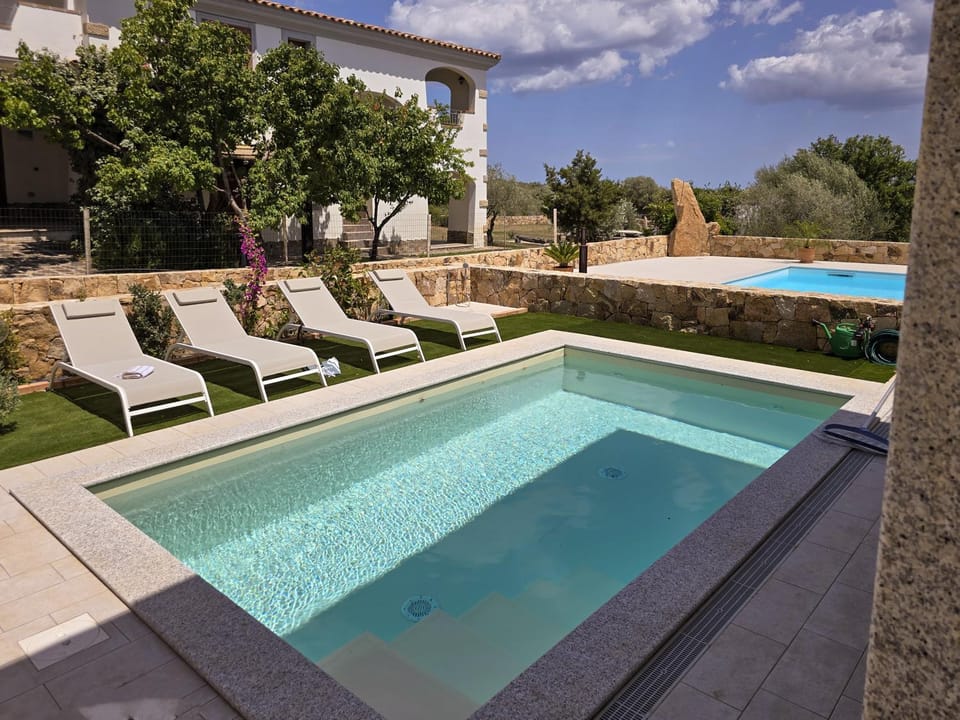 Day, Pool view, Swimming pool, sunbed