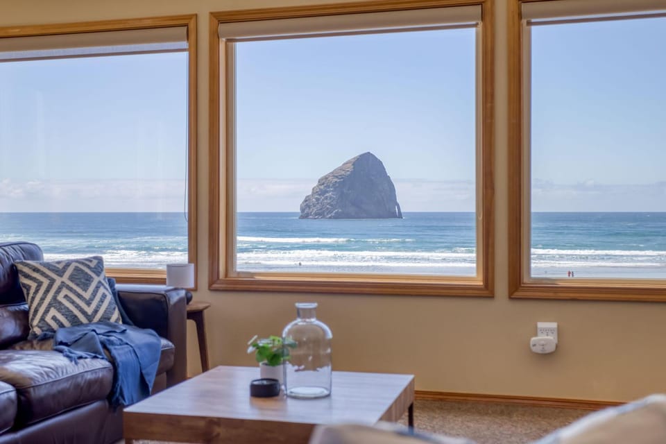 Pacific City Surf Cottage - Meredith Lodging House in Pacific City