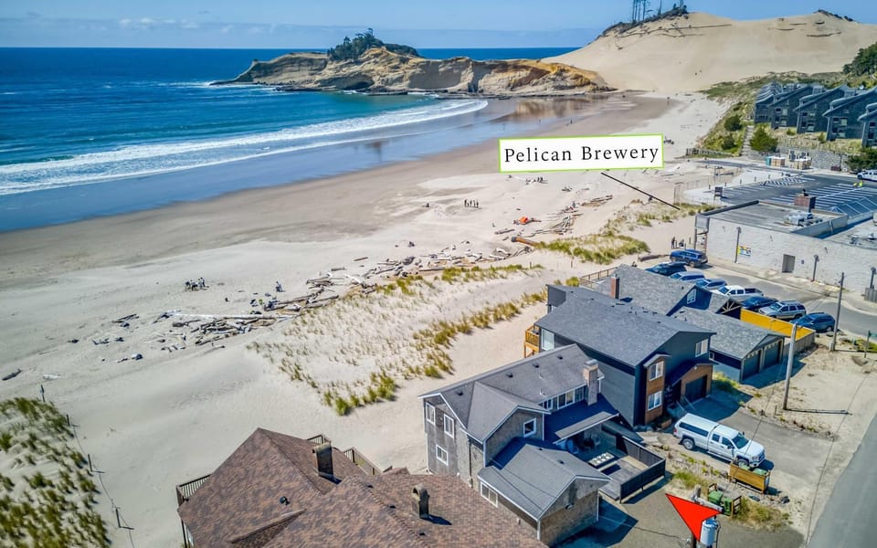 Pacific City Surf Cottage - Meredith Lodging House in Pacific City