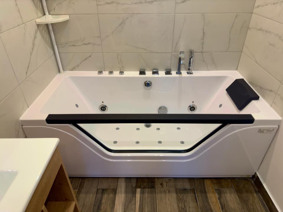 Hot Tub, Hot Tub, Bathroom, Bath