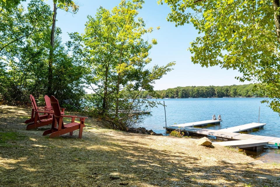Ferndale: New, Lake Access w. Dock Slip, Hot Tub, Dogs OK House in Deep Creek Lake