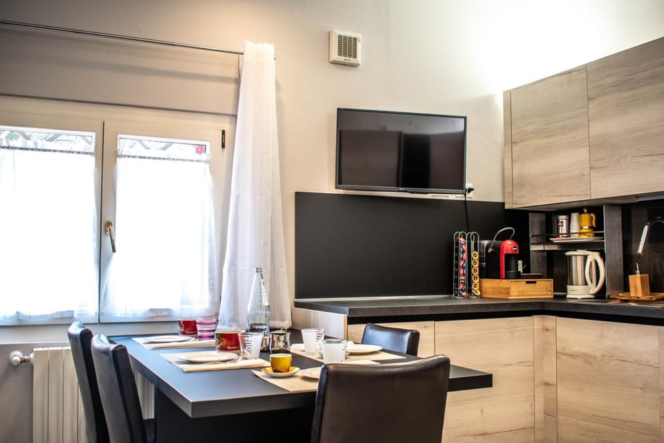 Coffee/tea facilities, Dining area