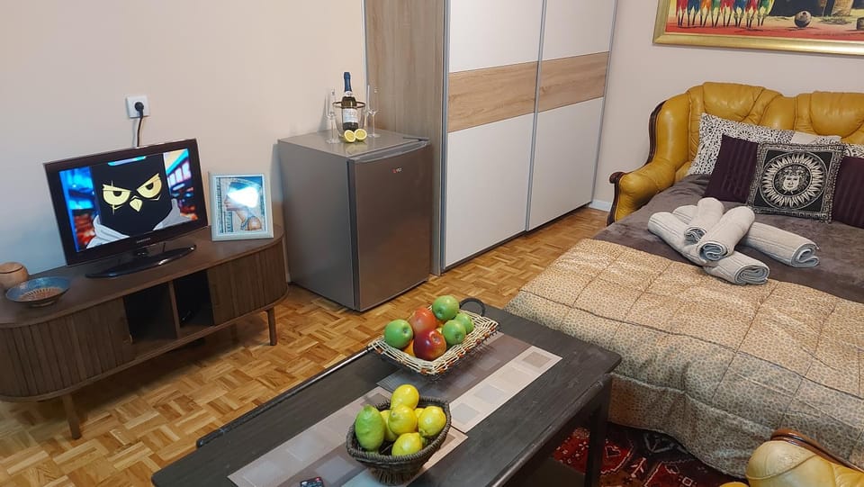TV and multimedia, Photo of the whole room