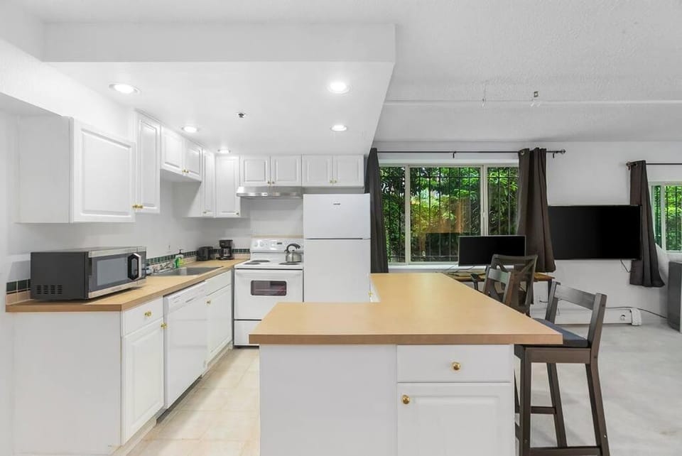 Starlit Cozy Studio in Elektra with Roof Decks Apartment in Seattle