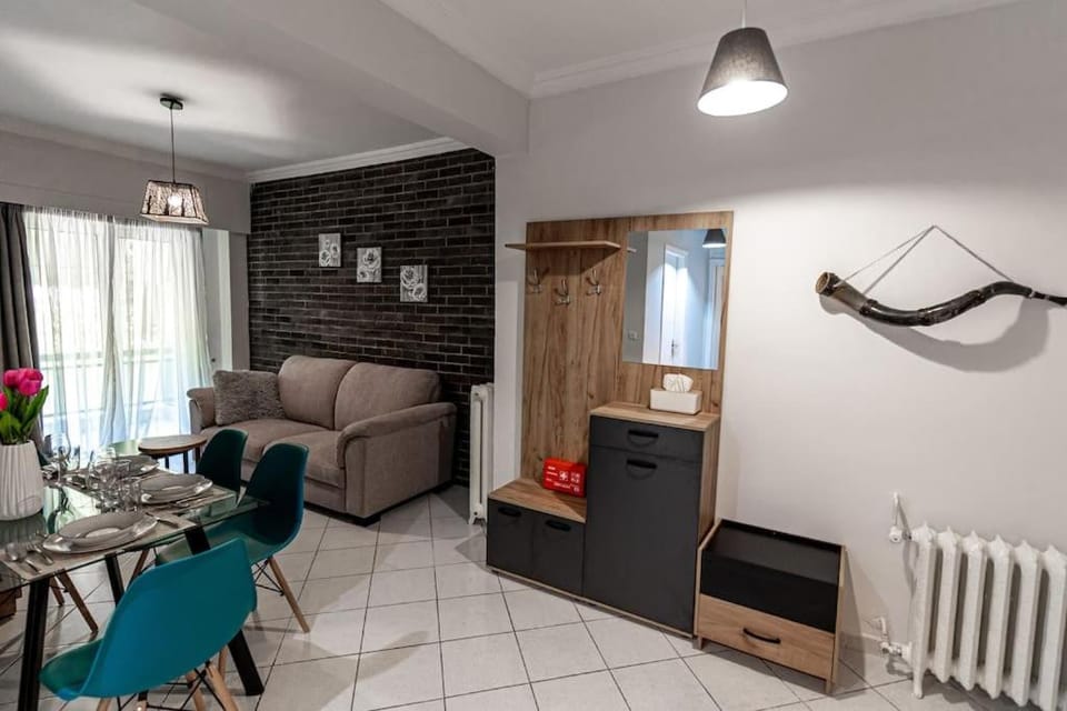Flower Apartment in South Athens